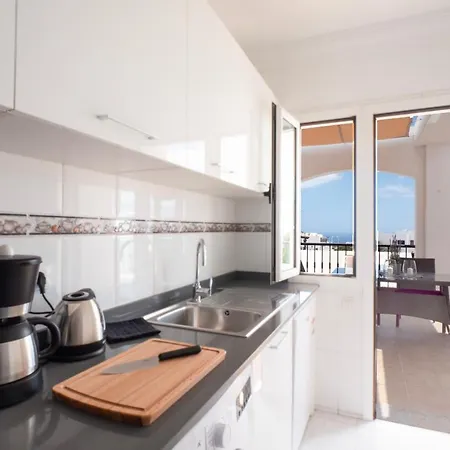 Comfortable And Modern Next To The Avenida In Тиас