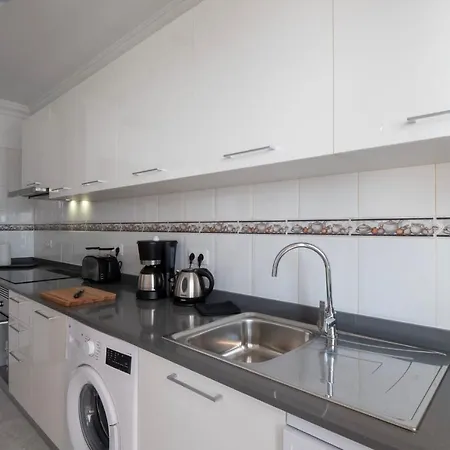 Comfortable And Modern Next To The Avenida In Тиас