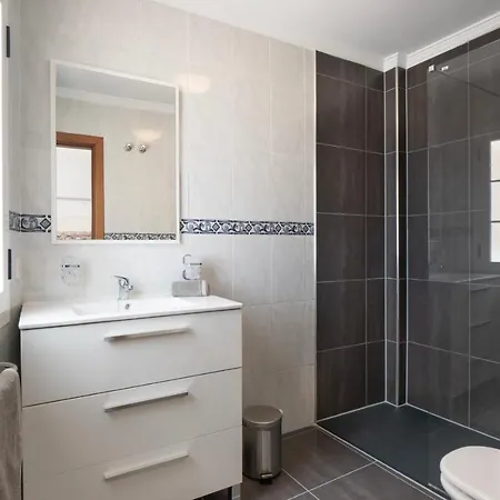 Holiday home Comfortable And Modern Next To The Avenida In *