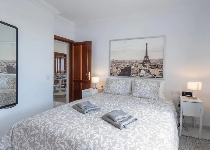 Comfortable And Modern Next To The Avenida In