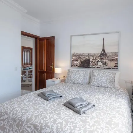 Comfortable And Modern Next To The Avenida In