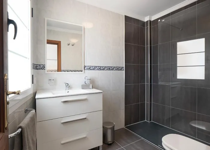 Hébergement de vacances Comfortable And Modern Next To The Avenida In *