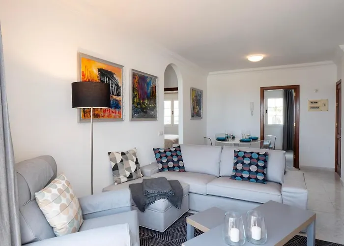 Hébergement de vacances Comfortable And Modern Next To The Avenida In *